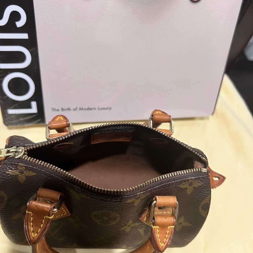 🔥💯Authentic LOuis Vuitton Mini Speedy🔥 - Picture 9 of 16